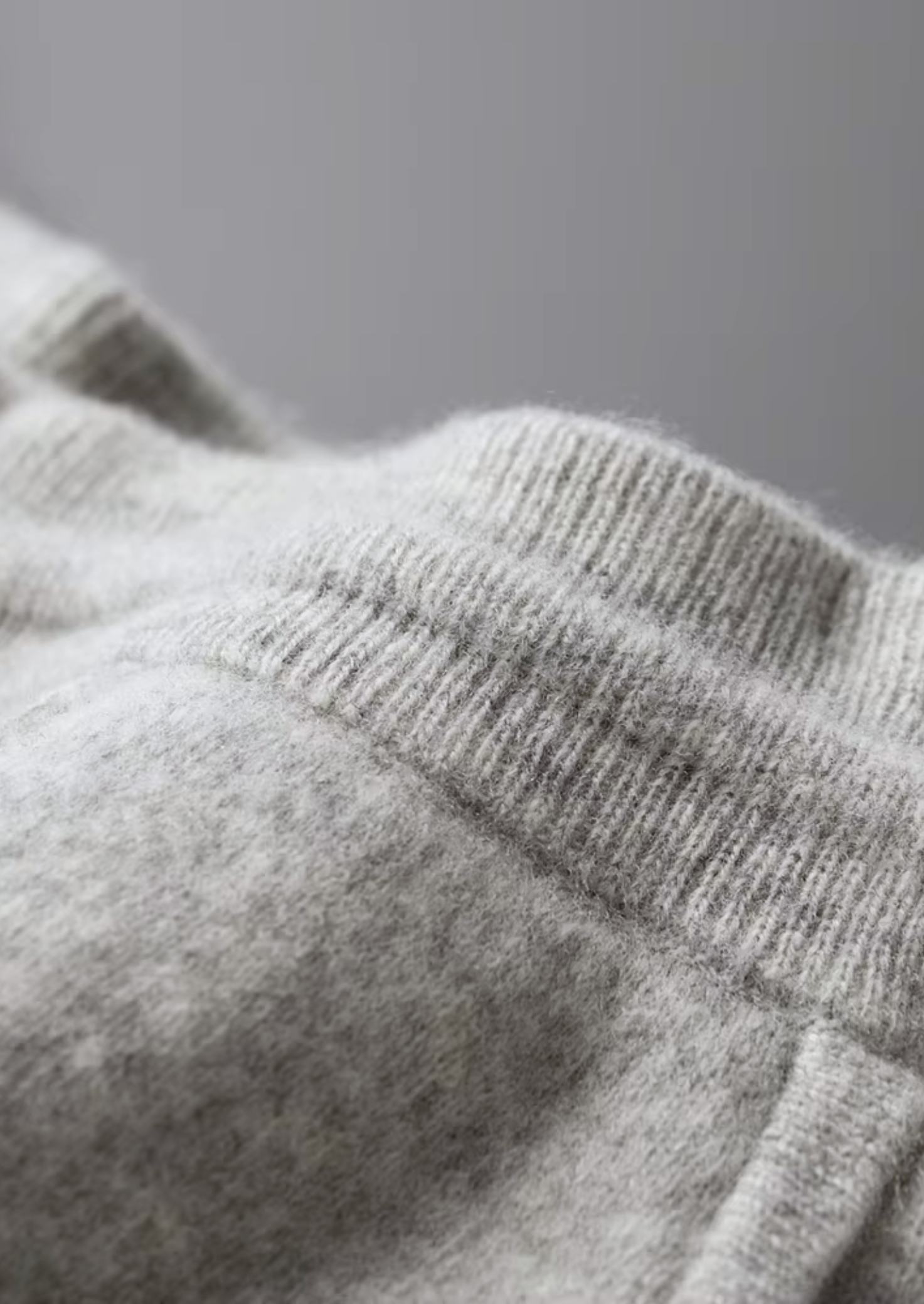 Sada z extrémně jemné merino vlny s dvoubarevným vzorem