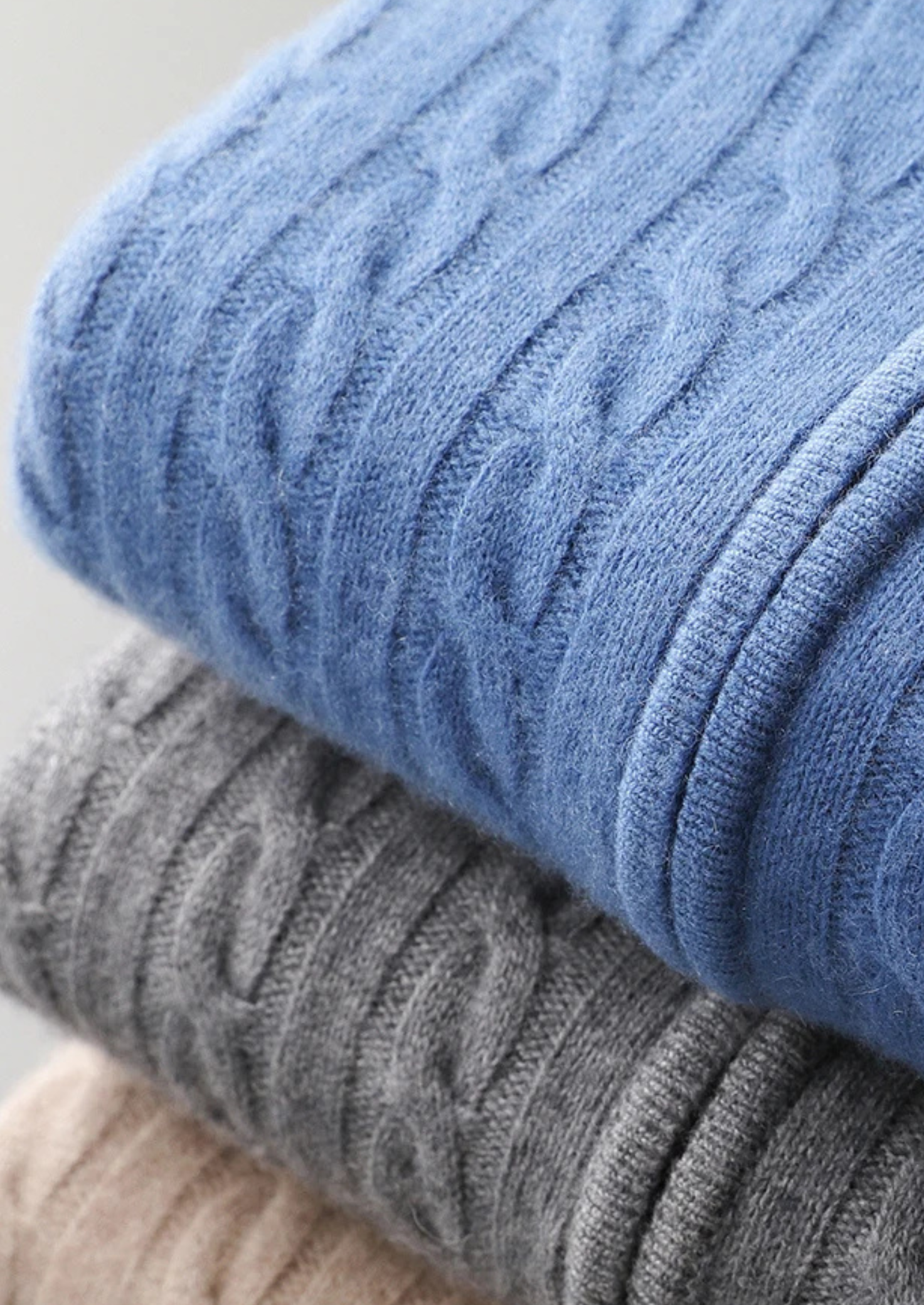 Prémiová kabeleová mikina s kapucí na zip