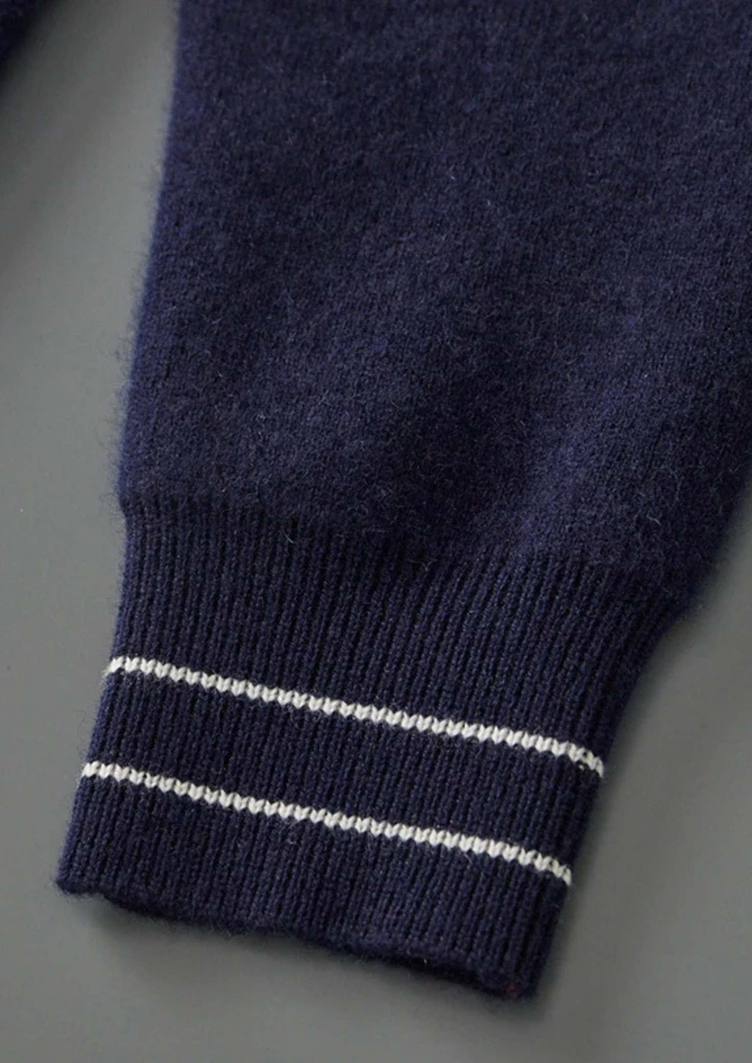 PURE EXTRA-FINÁMERINO VLNA DVOJITÉHO TÓNU POLOCARDIGAN