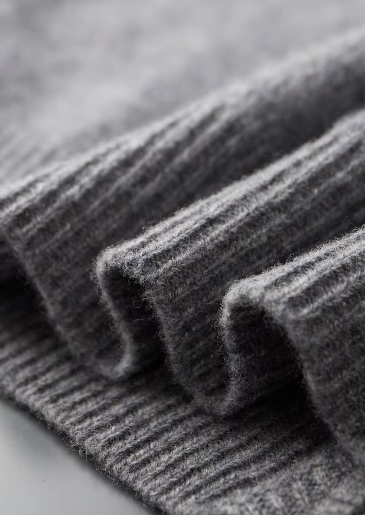 Sada z extrémně jemné merino vlny s dvoubarevným vzorem