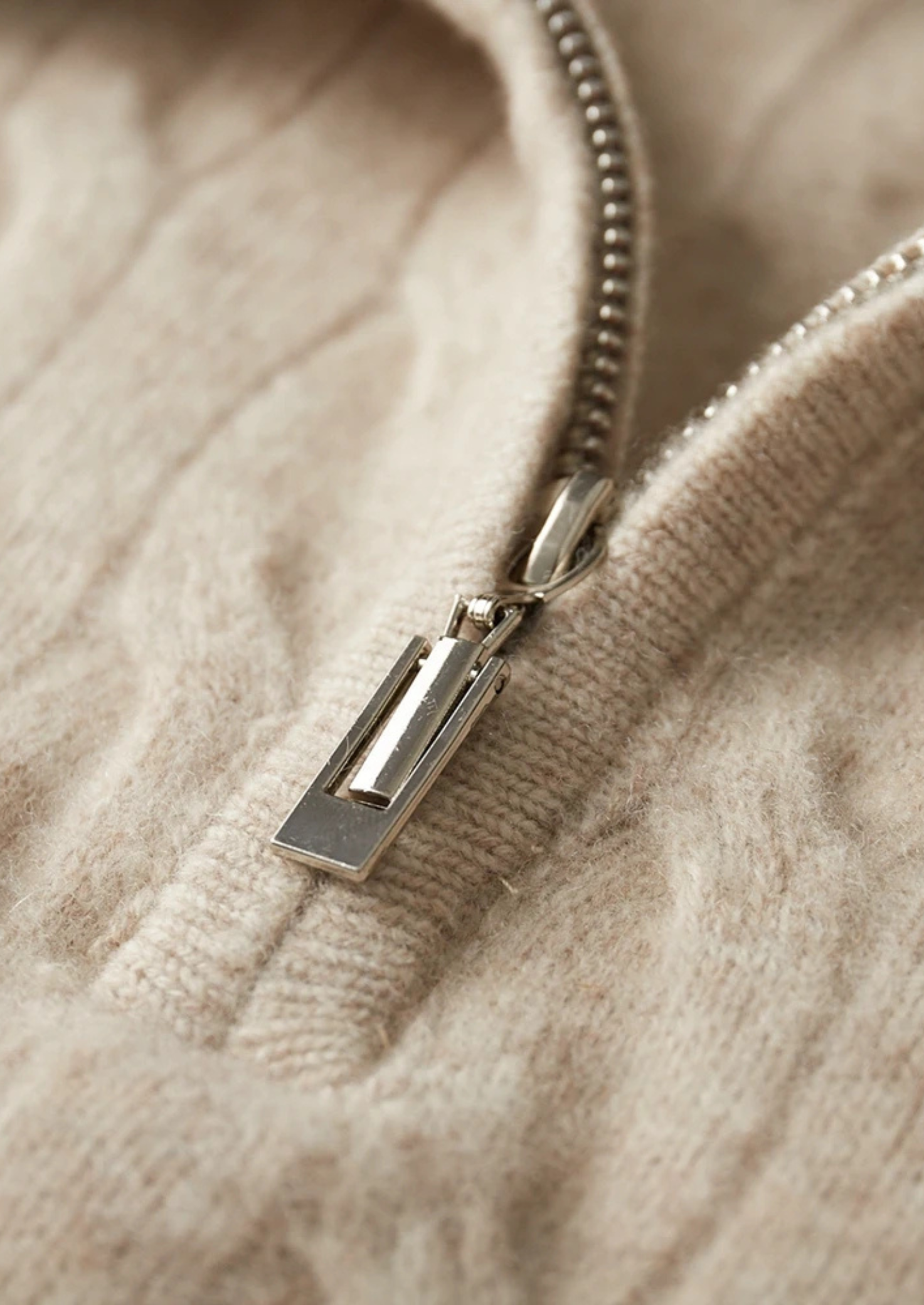 PURE EXTRA-FINÁ MIKROVLÁKNO MERINO VLNA S ČÁSTIČKOVÝM ZIPSEM