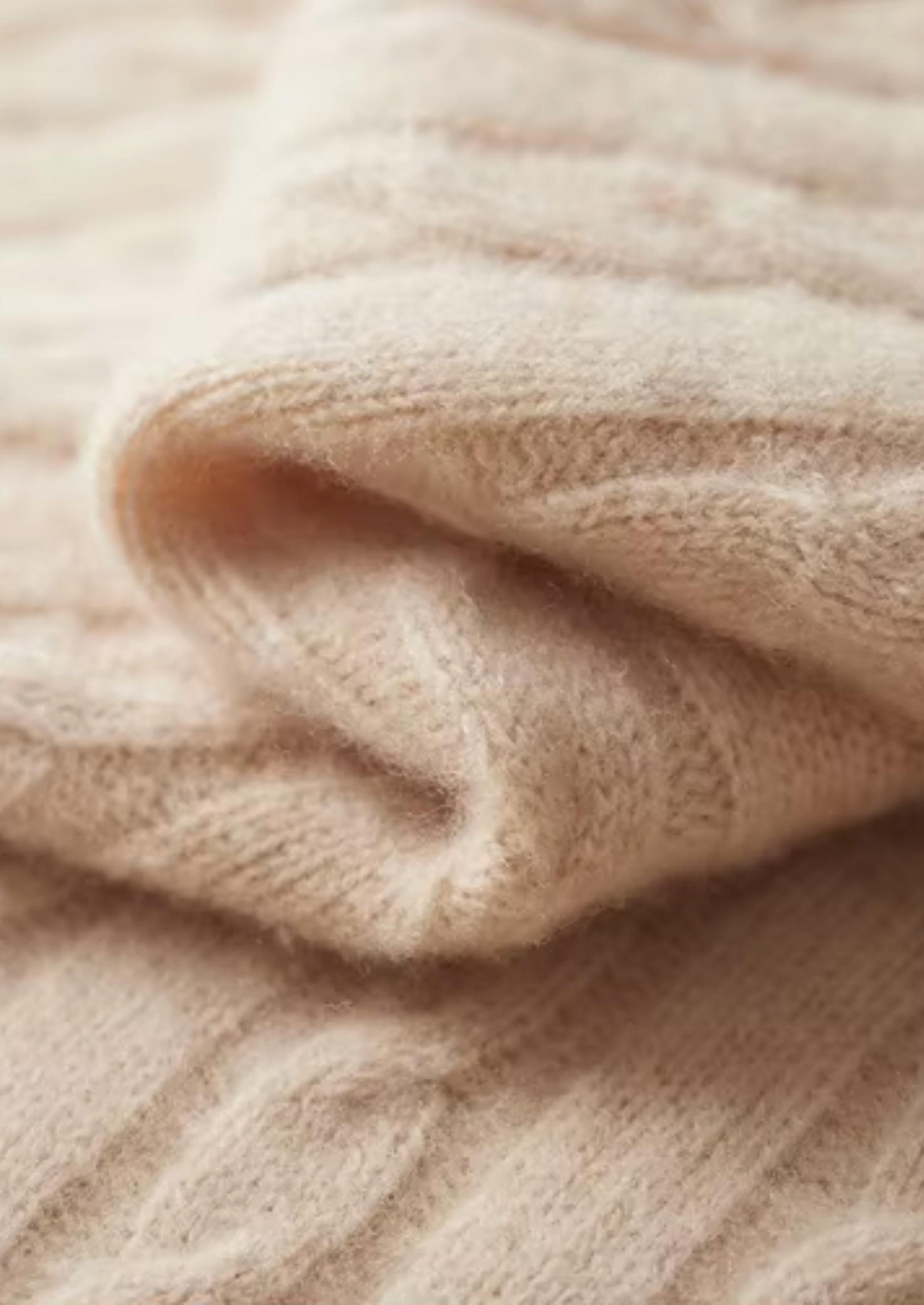 PURE EXTRA-JEMNÁ MERINO VLNA S PŘÁDANÝM VZOREM A DENIMOVÝM KOLÁČEM HENLEY SVETR