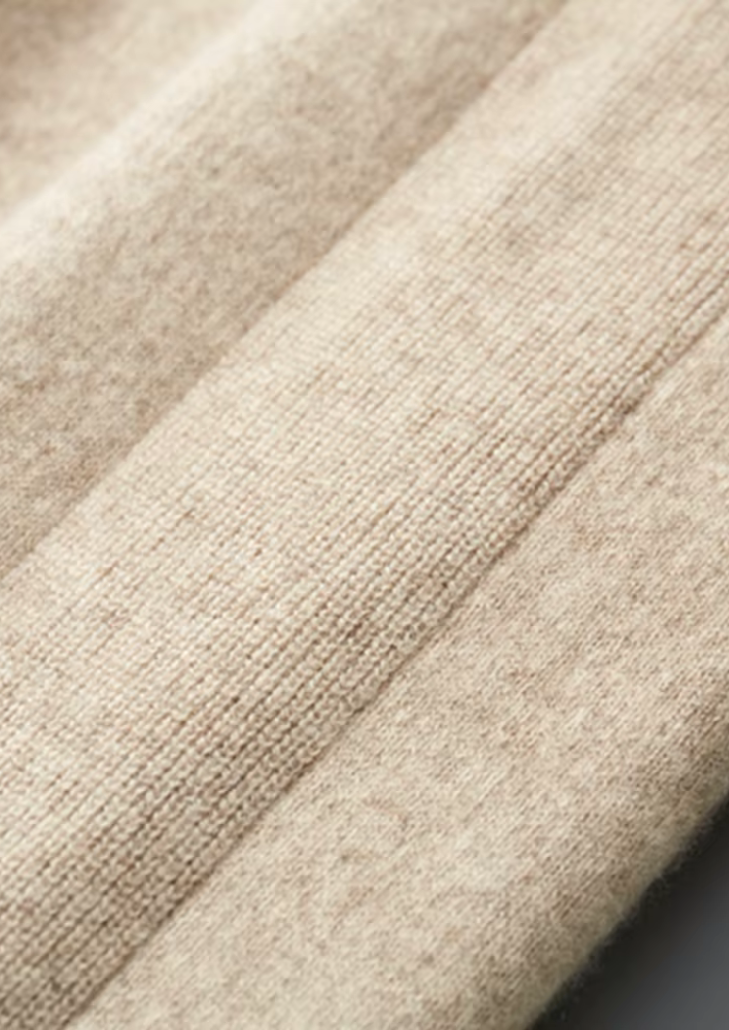 Prémiová souprava z kašmíru na volný čas