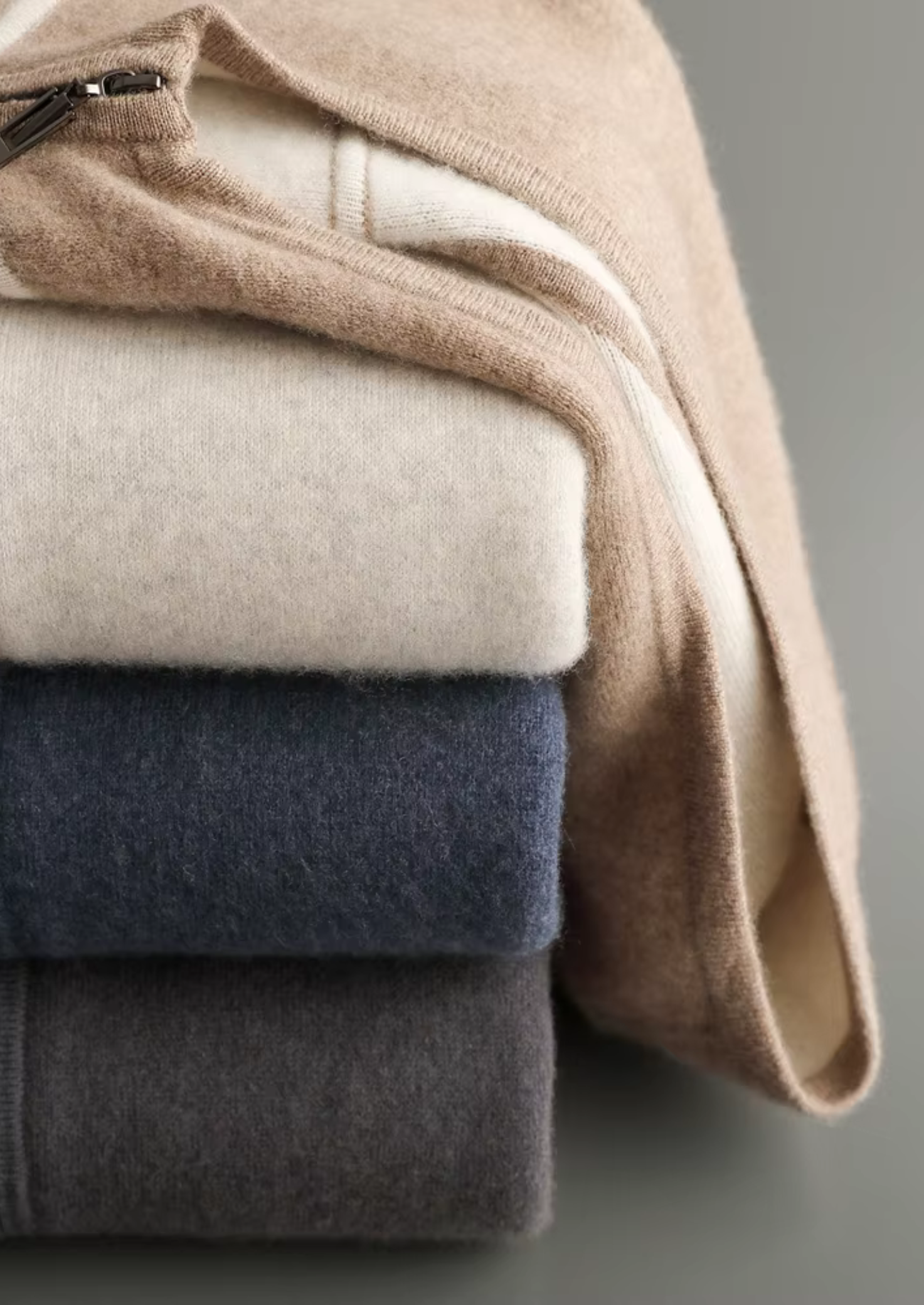 Prémiová souprava z kašmíru pro volný čas