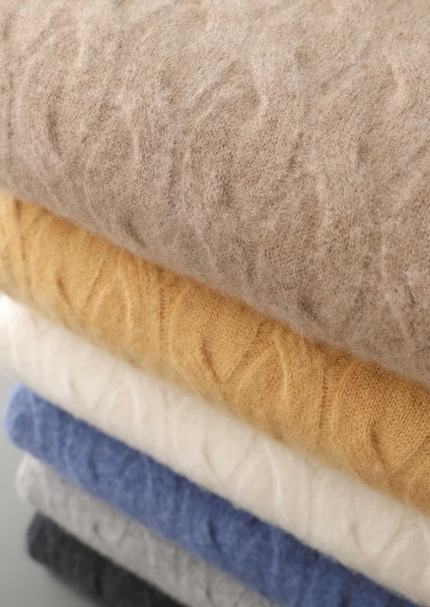 Prémiový svetr s kabelovým vzorem z kašmíru