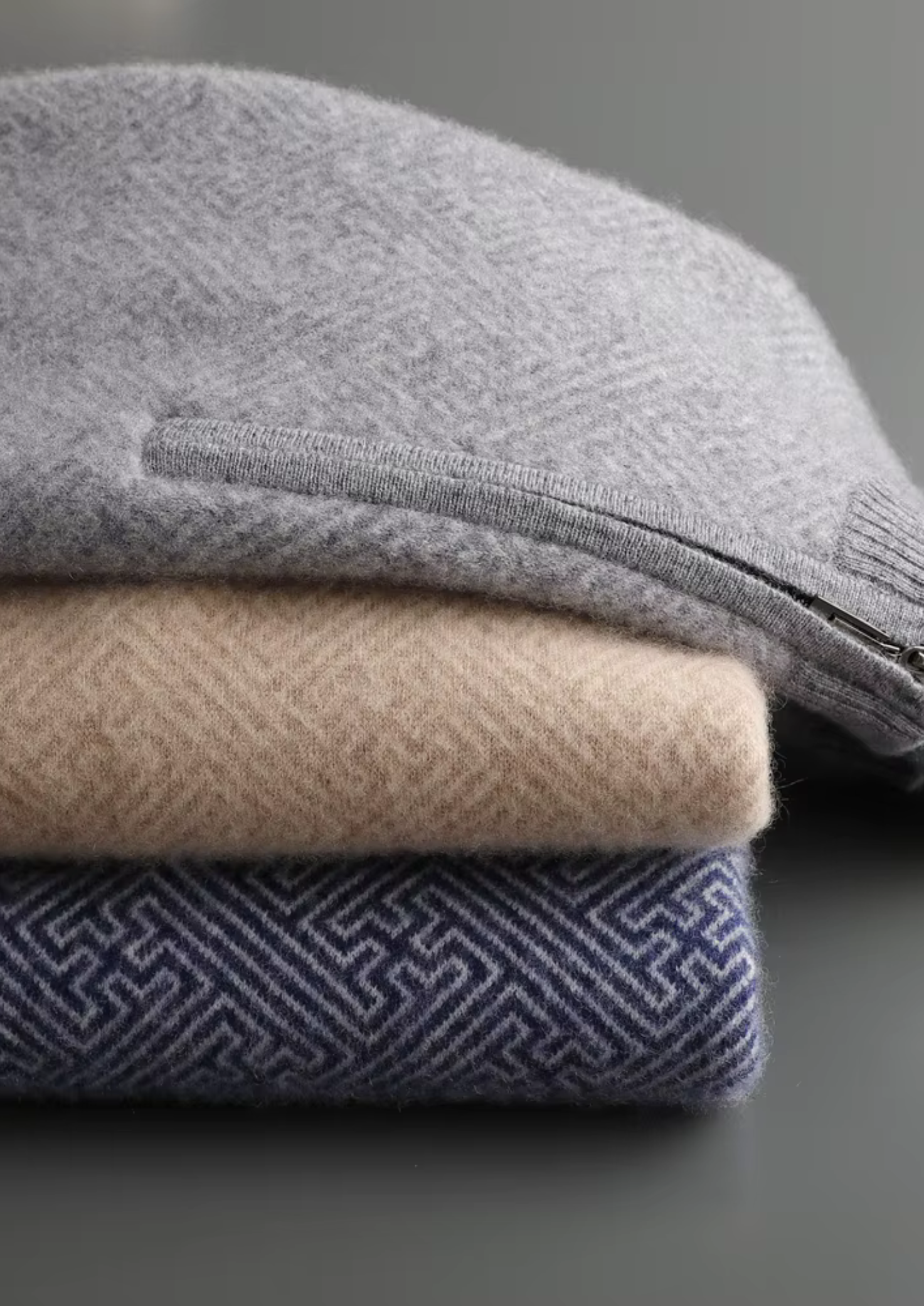 Prémiový kašmírový vzorovaný svetr s půlzipem