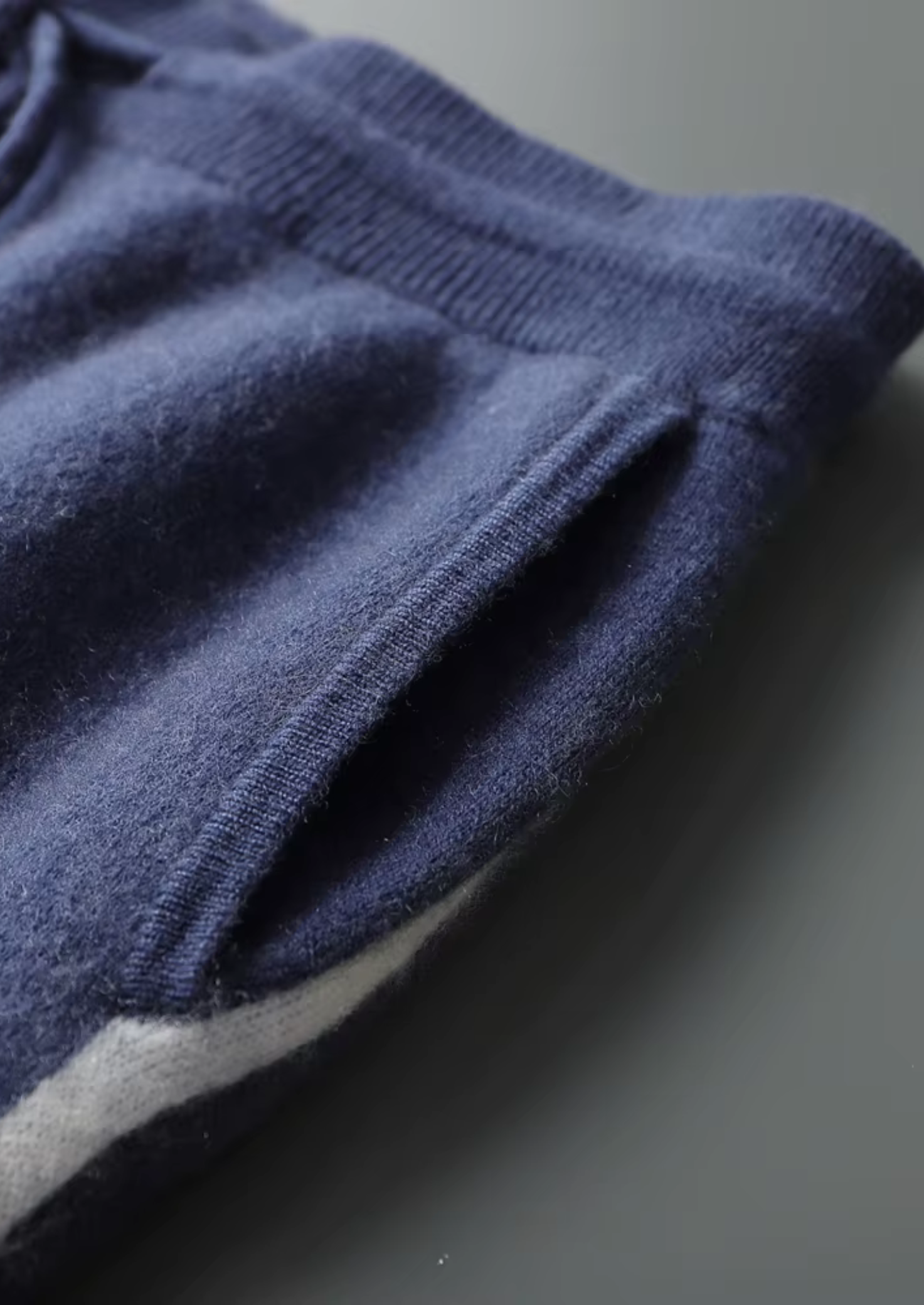 Prémiová souprava z kašmíru pro volný čas