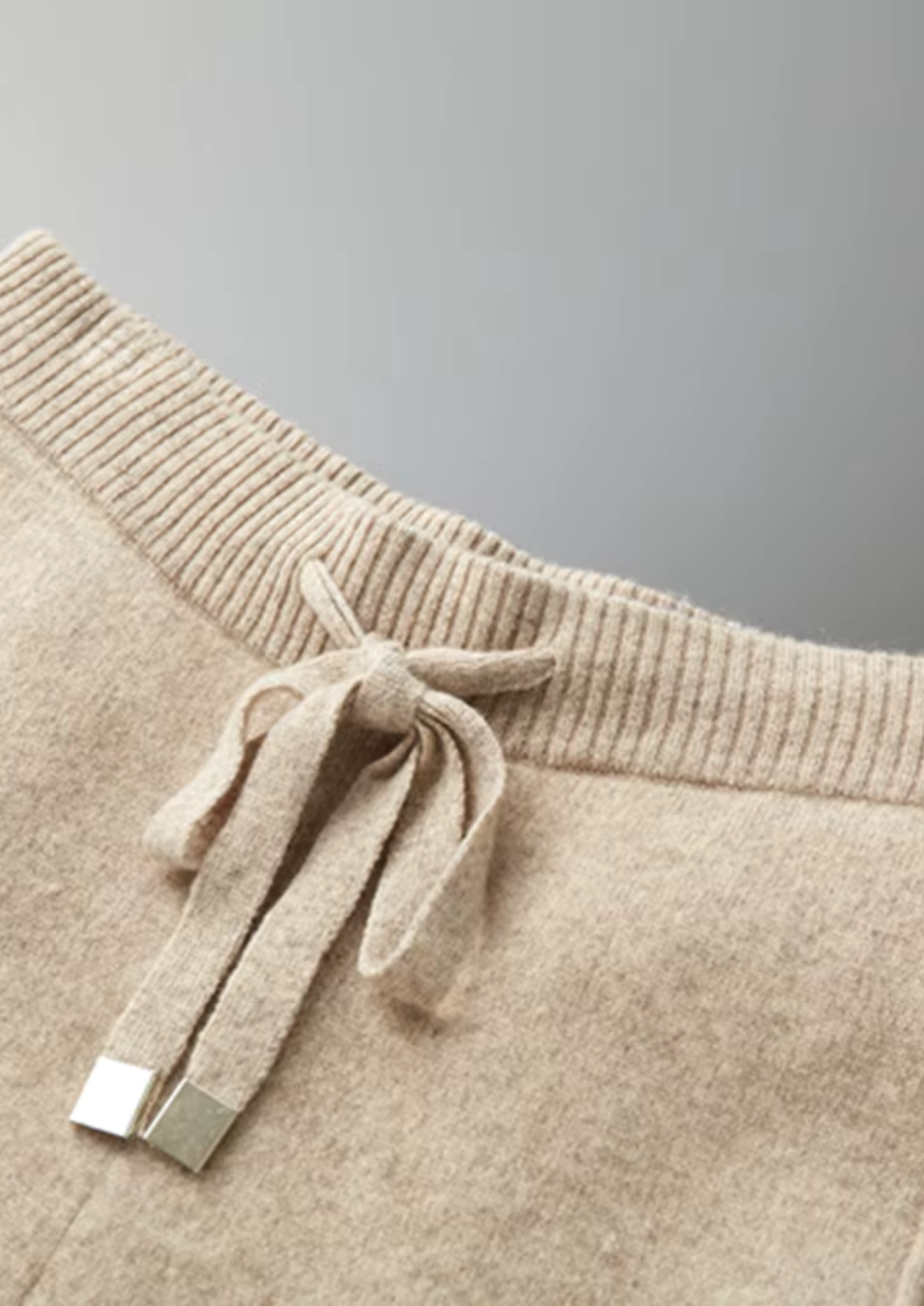 Prémiová souprava z kašmíru na volný čas