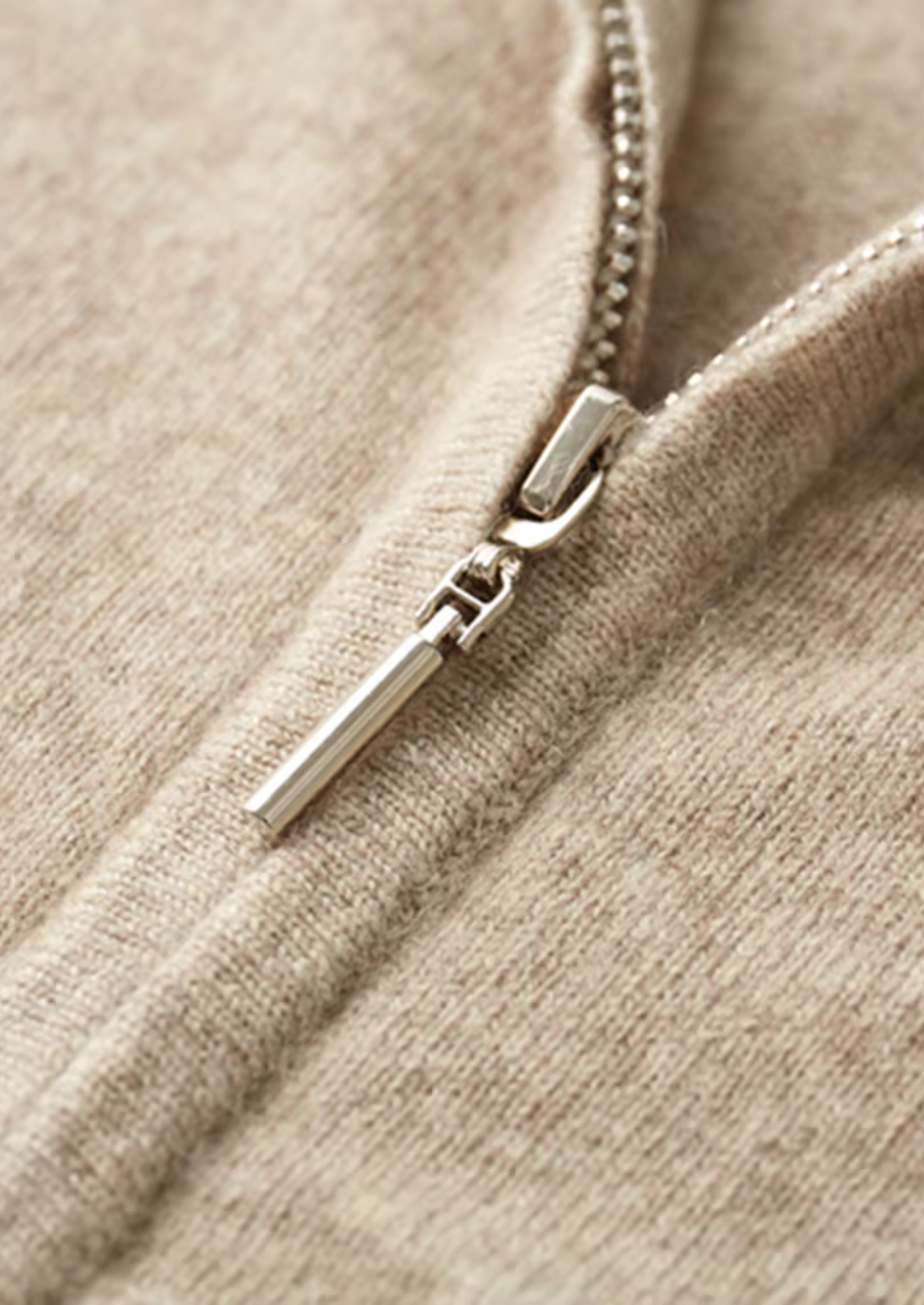 Prémiová souprava z kašmíru na volný čas