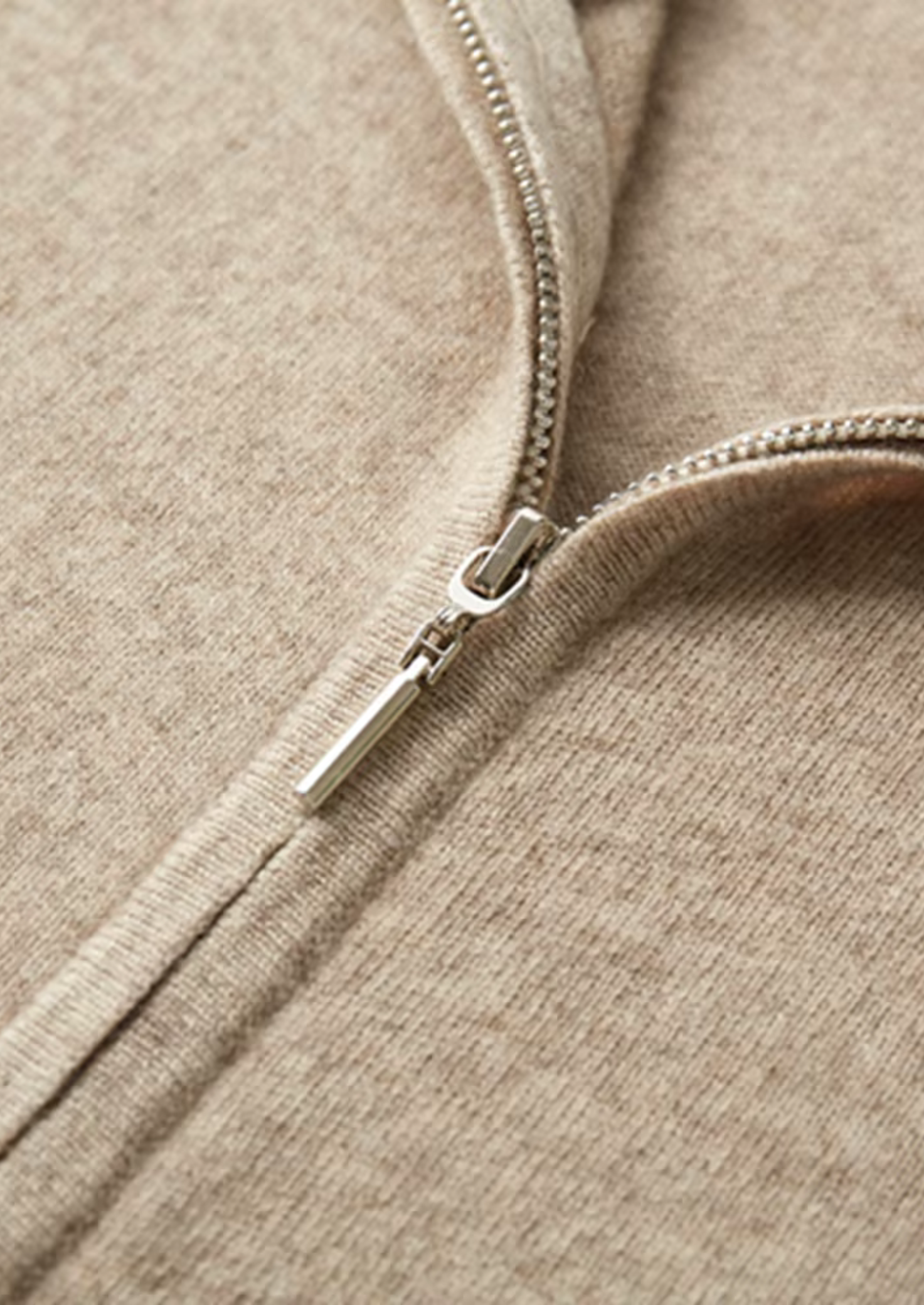 Prémiová souprava z kašmíru na volný čas