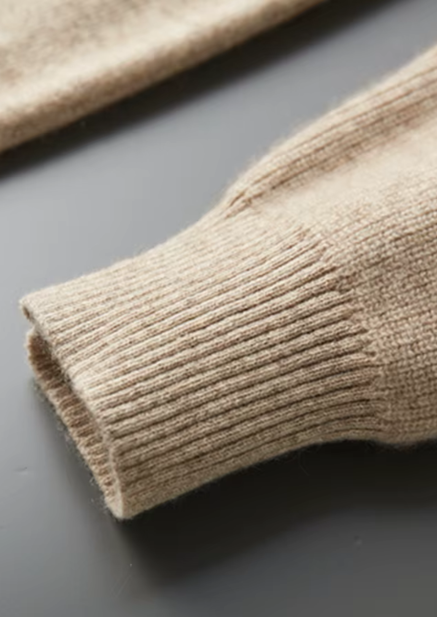 Prémiová souprava z kašmíru na volný čas