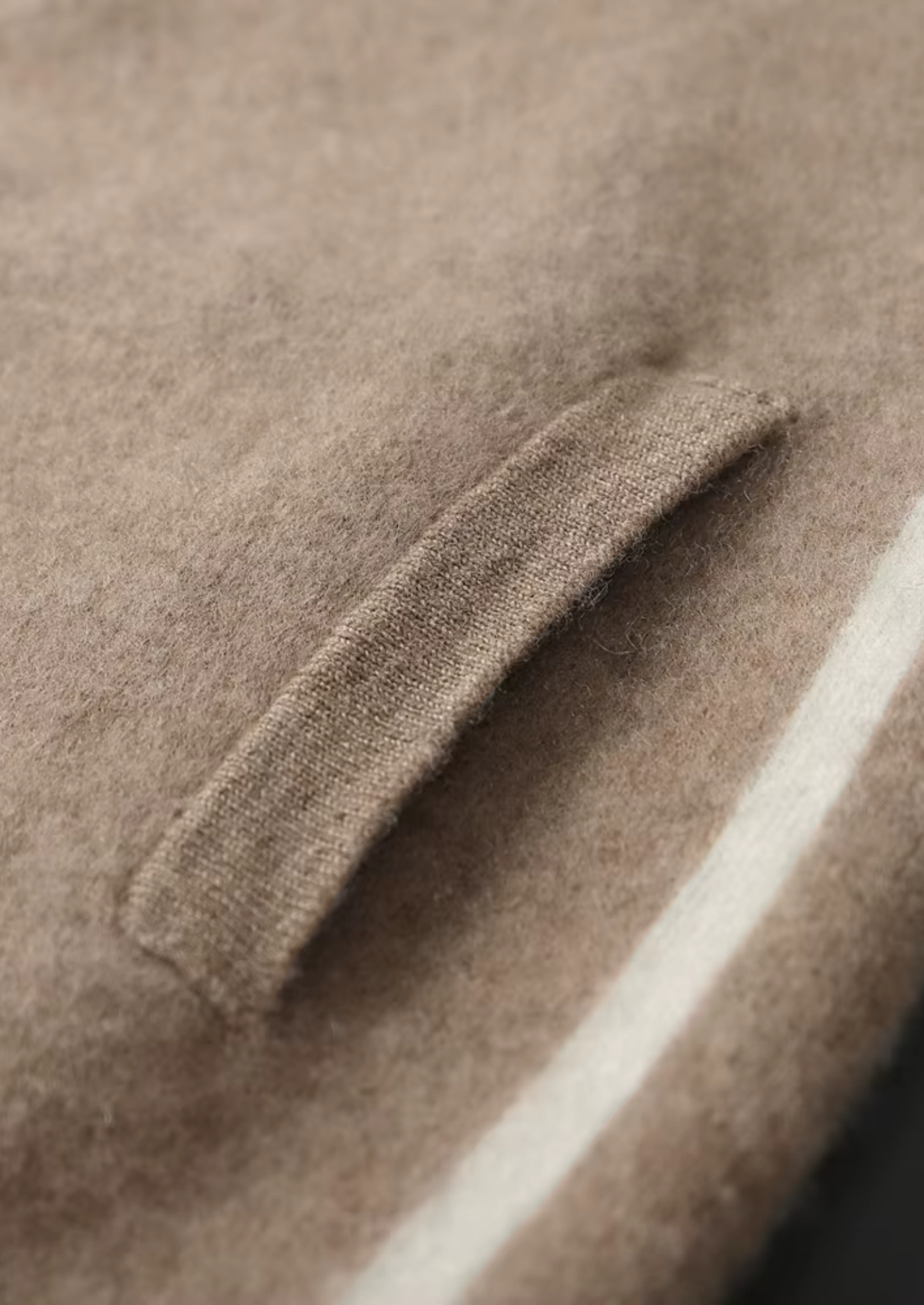 Prémiová souprava z kašmíru pro volný čas