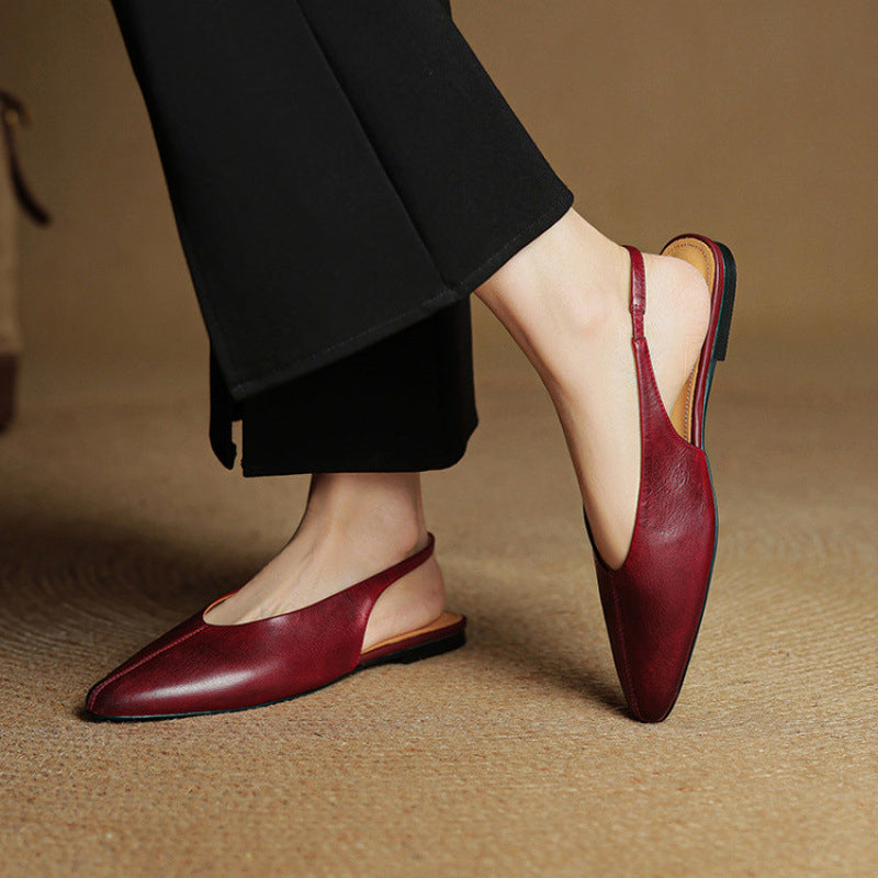 kožené lodičky s špičatou špičkou a patahsou