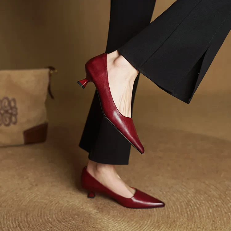 Dámské pravé kožené lodičky na jehlovém podpatku